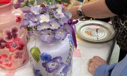 Kerstsfeer in Huize het Oosten: muziek, kraampjes en gezelligheid