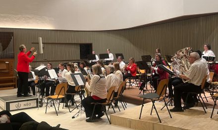 Dirigent Lucienne de Valk neemt afscheid van het Nederlandse brandweerorkest