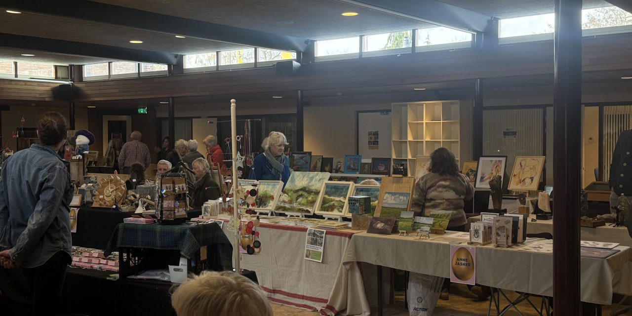 Buurthuis Bilthoven blijkt onmisbaar als ontmoetingsplek: paaskunstmarkt trekt na vijf jaar meer bezoekers dan ooit