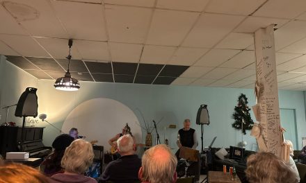 Het open podium van De Clou biedt Biltse muzikanten een kans om hun muzikale talenten te tonen