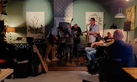 ‘groovejamsession’ in Pomp 41 brengt jonge en oude muzikanten samen
