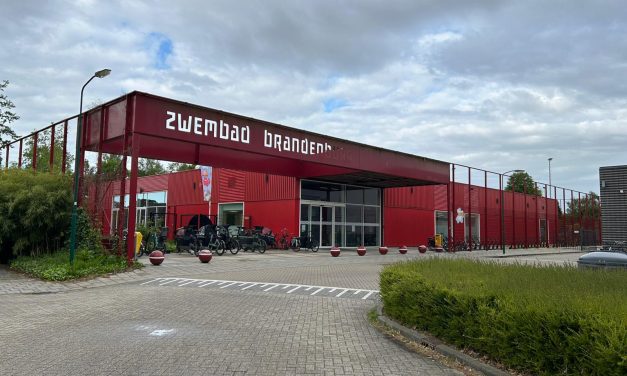 Vaste vrijwilligers Stichting Samen Verder De Bilt stoppen na twintig jaar met zwemmen