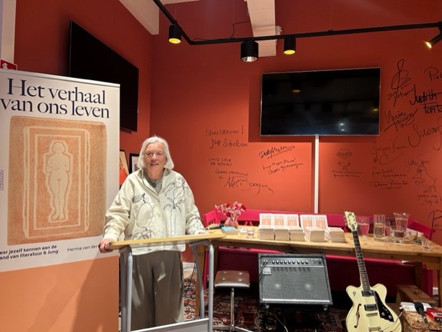 Boekpresentatie van Herma van der Weide trekt belangstelling in Bilthoven