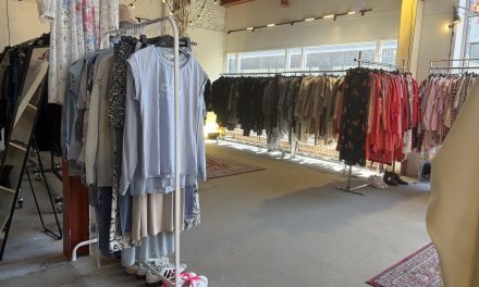 Van tijdelijke pop-up naar vaste plek: Bilthovense kledingwinkel krijgt nieuwe eigenaren