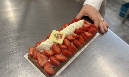 Prijswinnende aardbeienslof trekt extra klanten naar bakkerij De Ambachterij in De Bilt