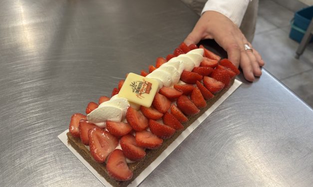 Prijswinnende aardbeienslof trekt extra klanten naar bakkerij De Ambachterij in De Bilt