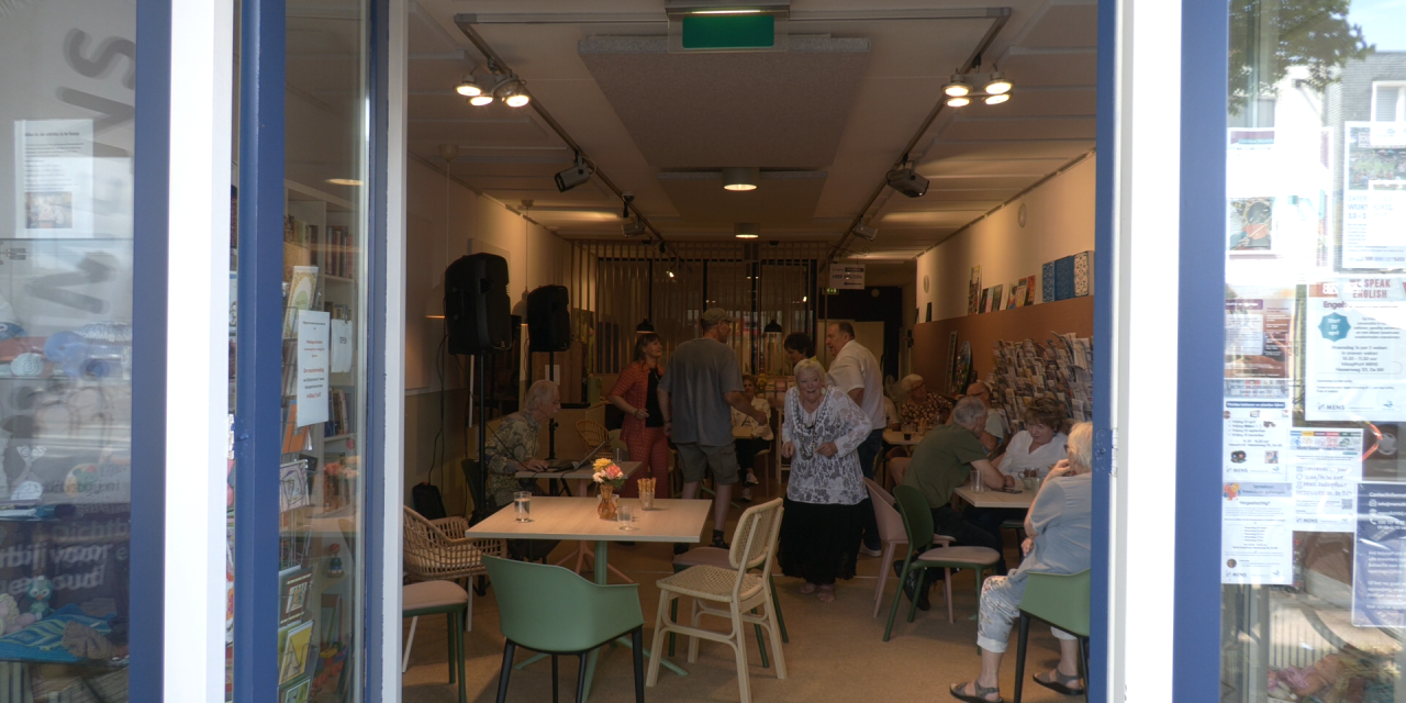 De retro muziekmiddag in De Bilt is een groot succes