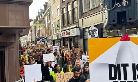 De Nederlandse Staat moet de leefomstandigheden in de asielopvang verbeteren: “Er wordt onmenselijk met asielzoekers omgegaan”