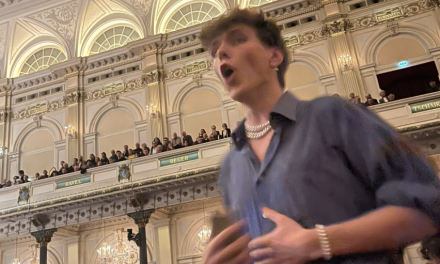 Utrechtse klimaatactivist Sebastiaan voerde actie in het Concertgebouw: “Mensen werden boos en begonnen te boe’en”