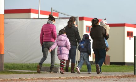 Inwoners uit Hilversum tevreden met open avond asielzoekersopvang: ‘Geweldig dat de gemeente dit doet’