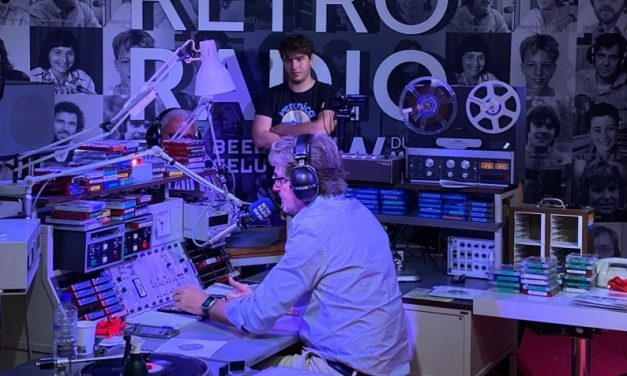 Erik de Zwart terug achter de mengtafel voor Retro Radio Live tijdens Dutch Media Week: ‘Alsof je op een fiets stapt na zoveel jaar, dat verleer je niet’