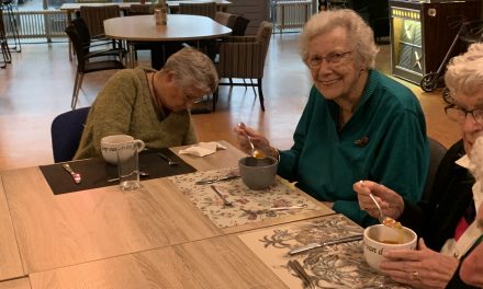 Diner voor alleenstaande ouderen valt in de smaak