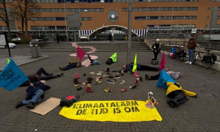 Activisten Extinction Rebellion ‘claimen’ luchtalarm uit zorgen om klimaat