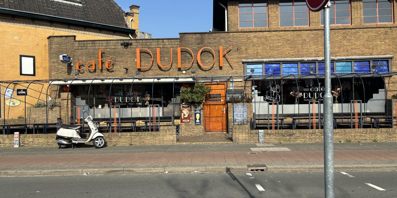 Café Dudok is weer open na de explosie.
