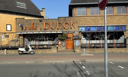 Café Dudok is weer open na de explosie.