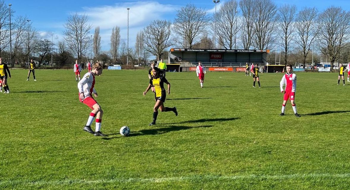 Vrouwenvoetbal in Hilversum: SC ’t Gooi leidt de weg