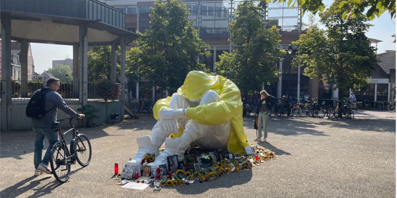 Hilversum staat stil, troostgedichten op de Kerkbrink