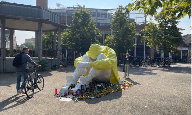 Hilversum staat stil, troostgedichten op de Kerkbrink