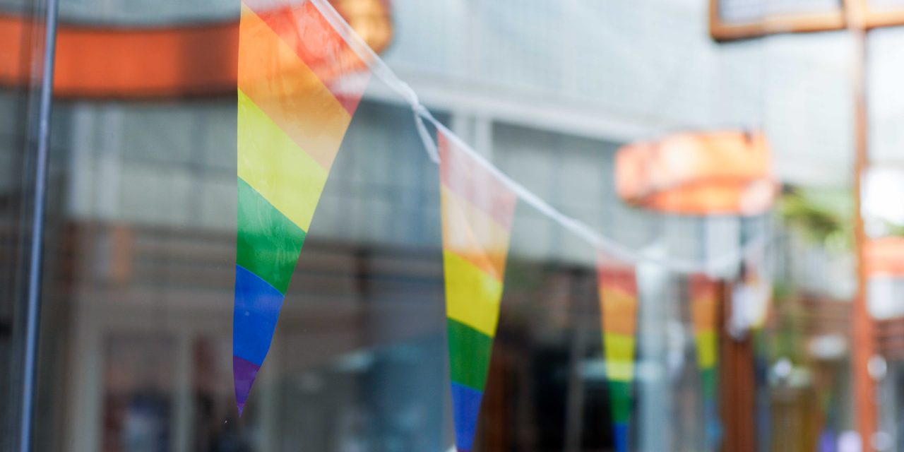 Hilversum viert Pride Month met activiteiten en Pride Walk: ‘Een veilige bubbel creëren’