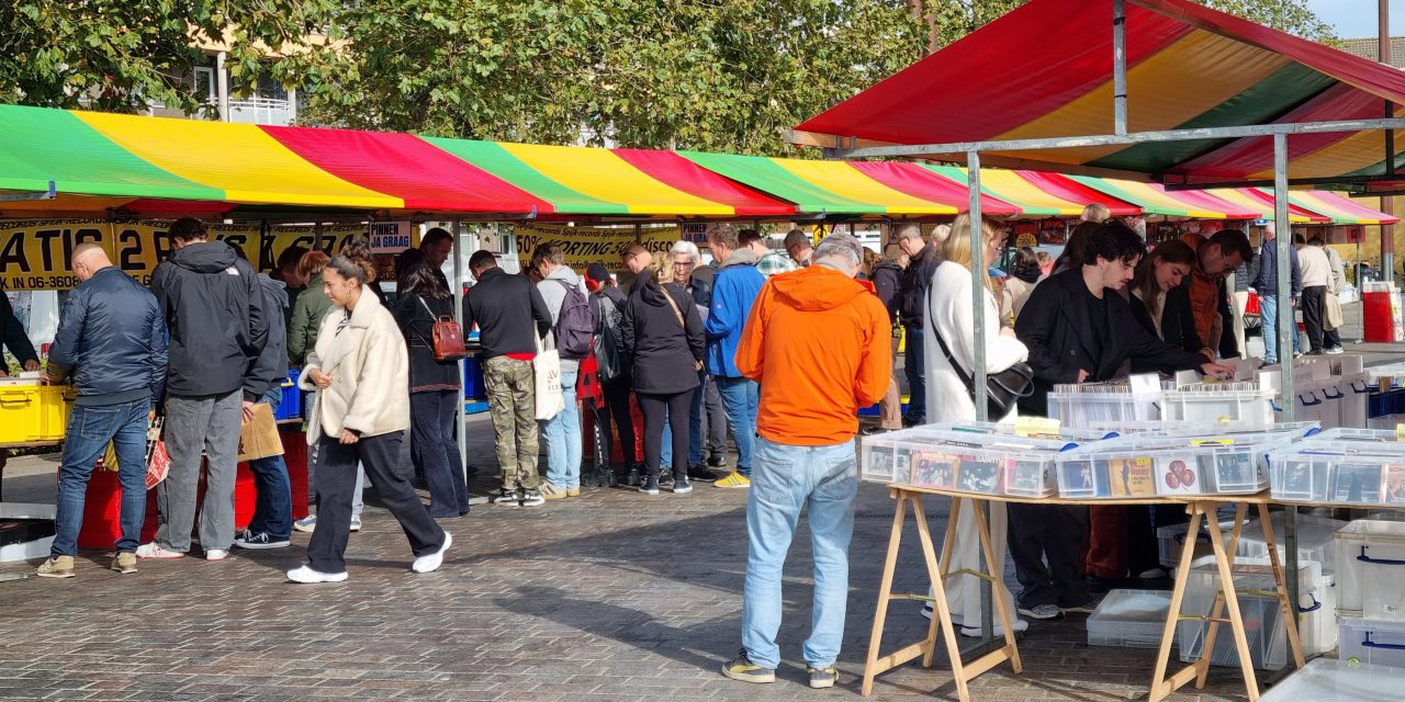 Heropleving vinyl ook zichtbaar op Hilversumse platenbeurs: ‘Mensen zijn toch op zoek naar beleving’