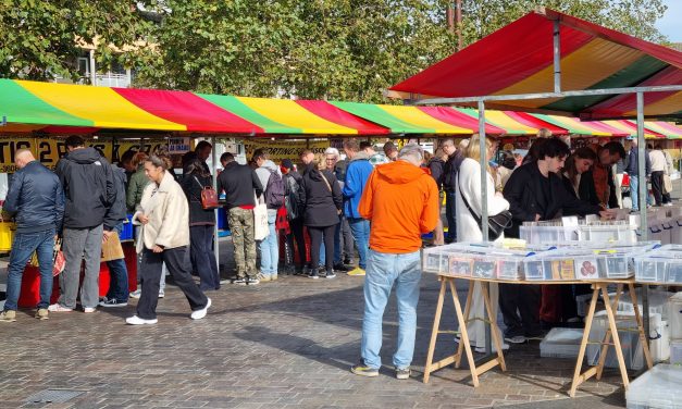 Heropleving vinyl ook zichtbaar op Hilversumse platenbeurs: ‘Mensen zijn toch op zoek naar beleving’