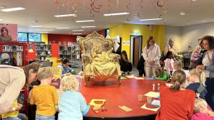 De gouden troon in Bibliotheek Hilversum