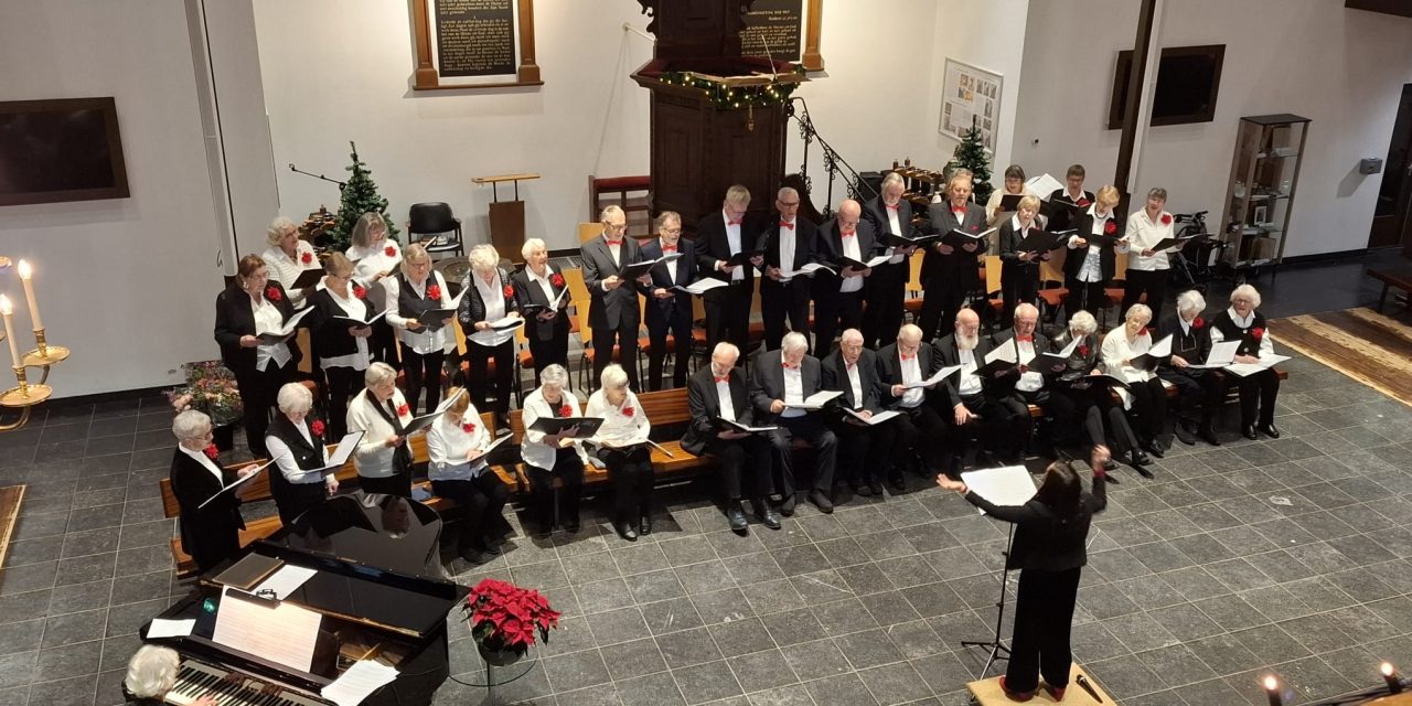 Het Goois Ouderen Koor brengt publiek in de kerstsfeer