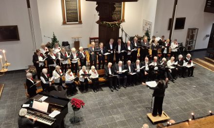 Het Goois Ouderen Koor brengt publiek in de kerstsfeer