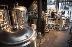 Gooische Bierbrouwerij in Hilversum bied rondleiding aan.