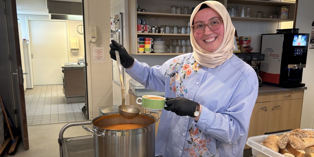 De kracht van de buurt soepdag volgens Emine Ağa