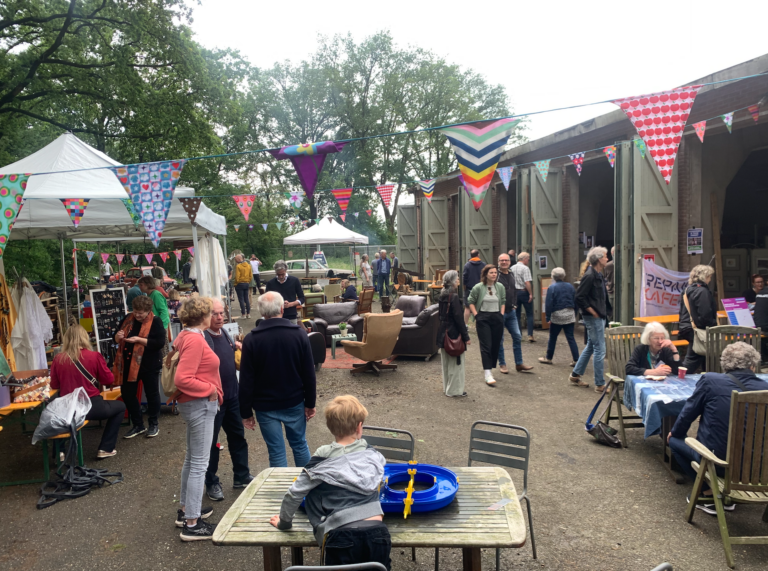 Van lepel tot ring: makers en materialen herleven op Hilversums Opwaarts Upcycle Festival