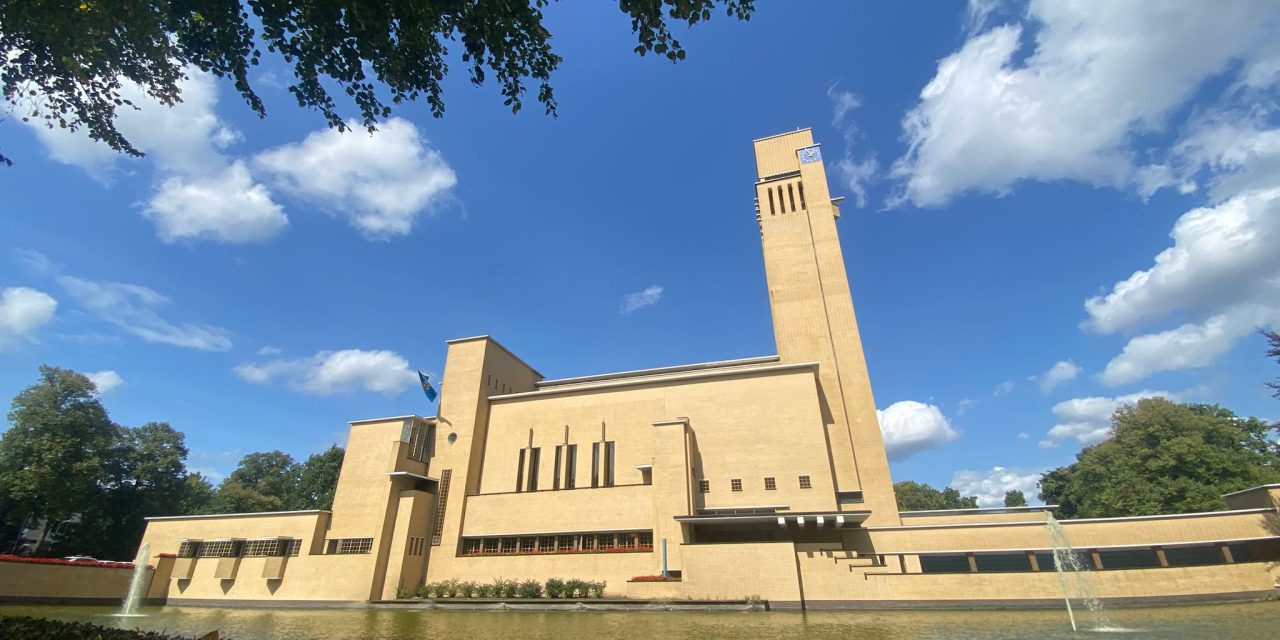 Raadhuis het hart van Hilversum