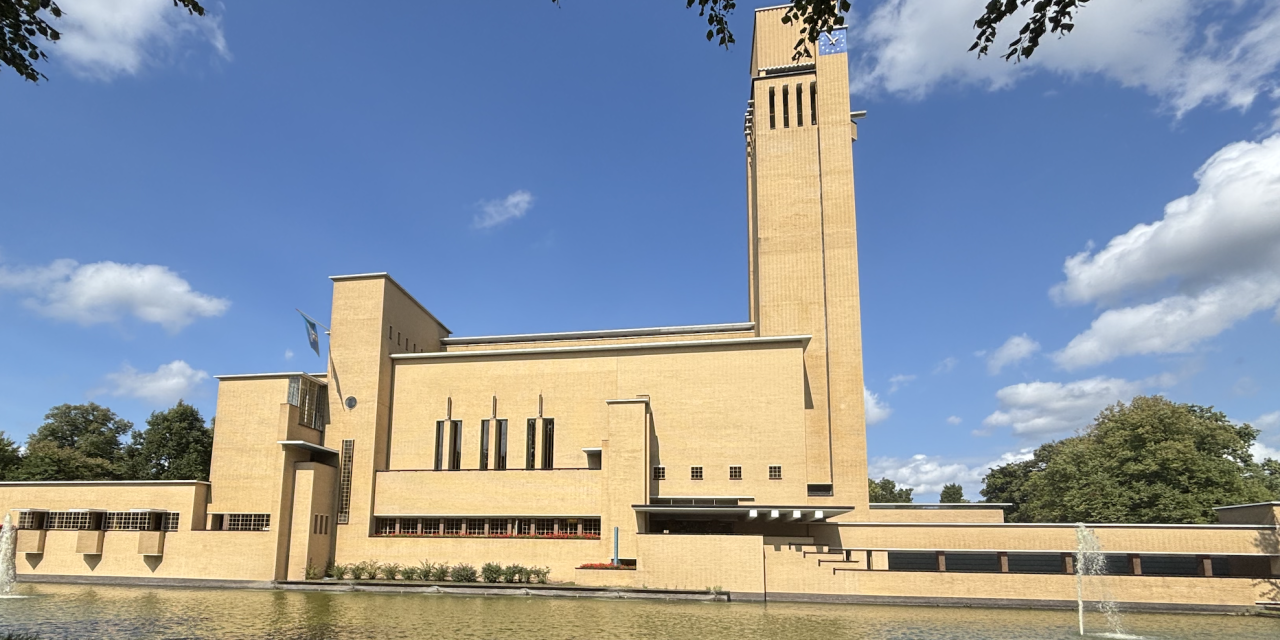 Onderweg naar een groener Hilversum: gemeente geeft gratis bomen en hagen weg
