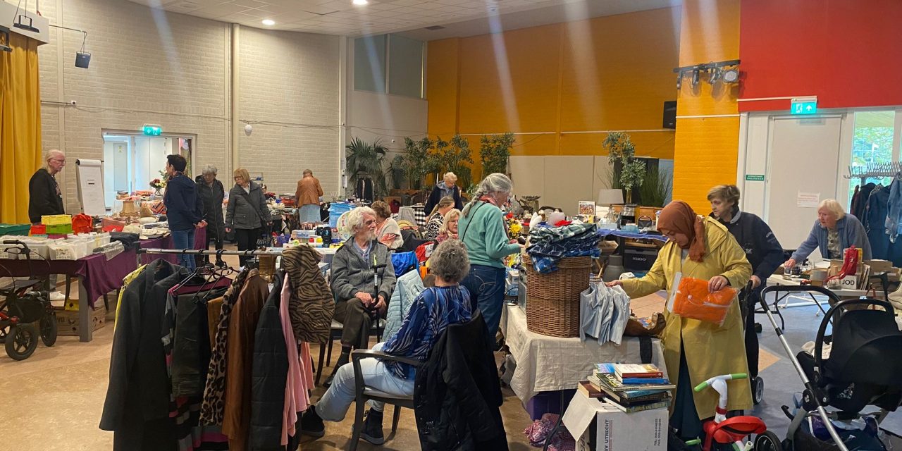 Rommelmarkt in wijkcentrum Hilversum keert eindelijk terug