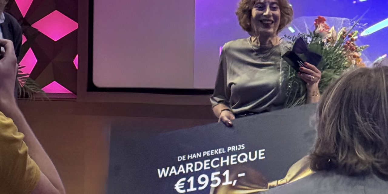 Sonja de Leeuw wint Han Peekel-prijs voor inzet rond televisie-erfgoed.