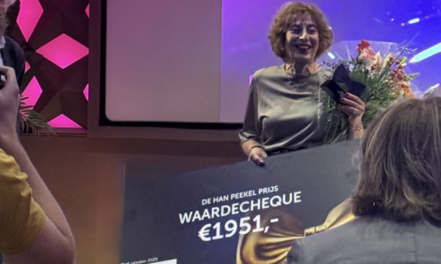 Sonja de Leeuw wint Han Peekel-prijs voor inzet rond televisie-erfgoed.