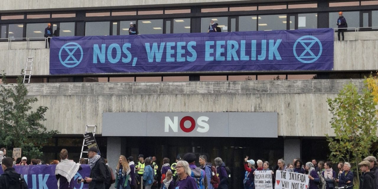 Extinction Rebellion bezet opnieuw Mediapark na onderzoek over ‘rechtse-berichtgeving’ NOS
