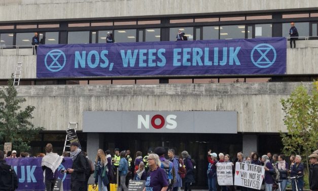 Extinction Rebellion bezet opnieuw Mediapark na onderzoek over ‘rechtse-berichtgeving’ NOS