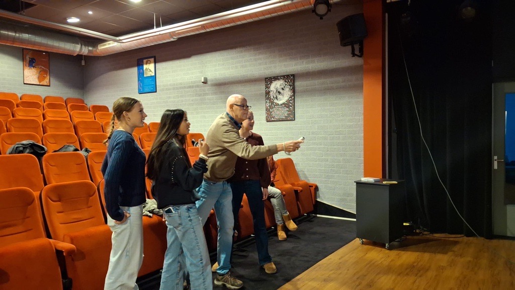 Ouderen leren gamen in de bibliotheek