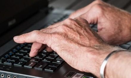 Ouderen leren om te gaan met hun computer