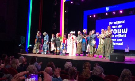 Kunstenaar Elganan Jelsma brengt vrijheid tot leven op de catwalk in Hilversum