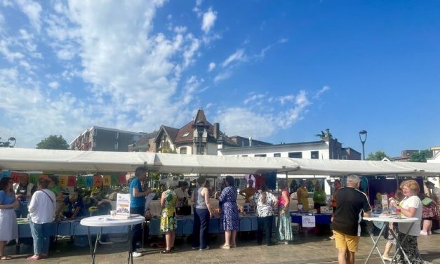 Vrijwilligersmarkt op Marktplein Hilversum trekt veel bezoekers en nieuwe aanmeldingen