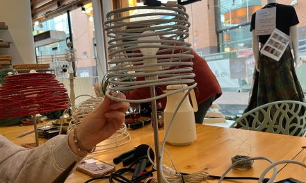 Lampenkappen maken van gerecyclede materialen in Re.store