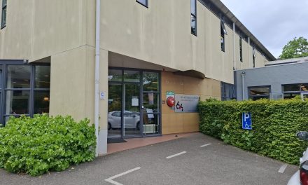 Taalcafé in Hilversum helpt inwoners integreren door taal en ontmoeting 