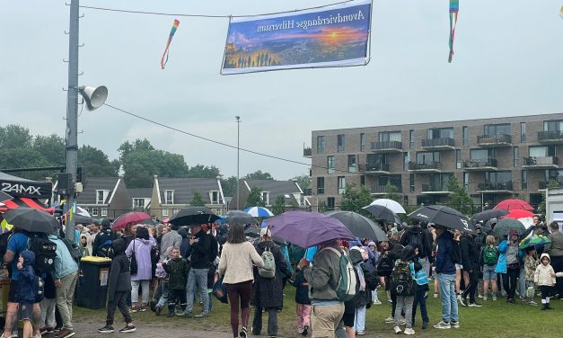 Avondvierdaagse in Hilversum ook met regen een succes
