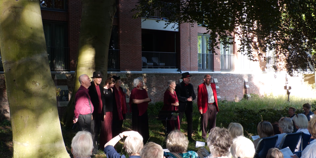 Optreden van Sangdrangh in het centrum van Hilversum