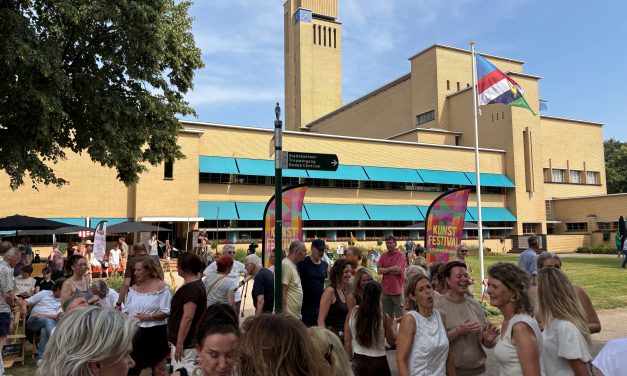 Raadhuis Hilversum verandert in podium voor amateurkunst