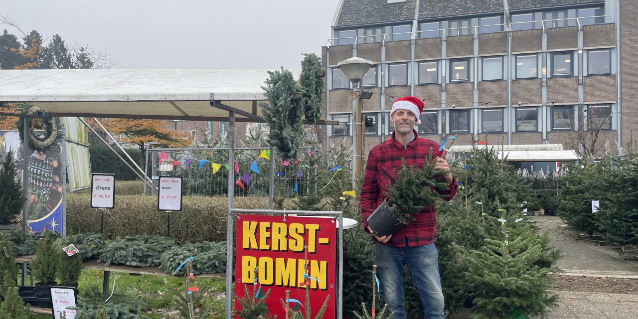 Landelijke keten Welkoop wil geen samenwerking met lokale kerstbomenverkoper Marco Kleijn.