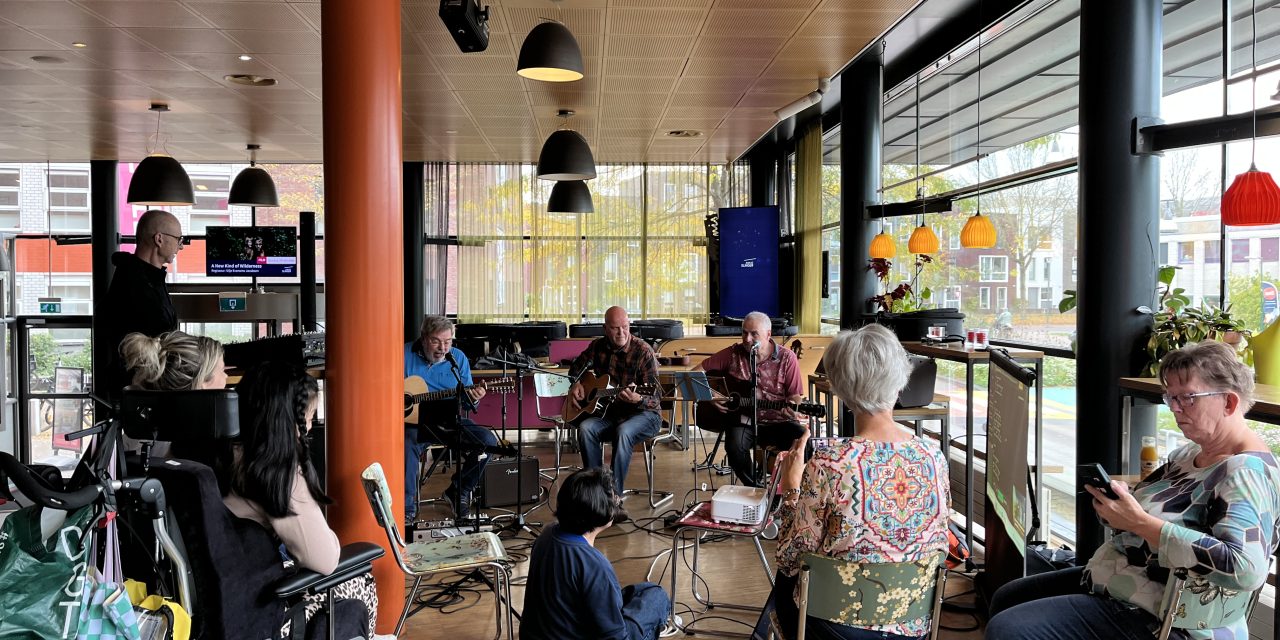 Open podium in theater Aan de Slinger: Een muzikale ontmoetingsplek voor Houten en omgeving