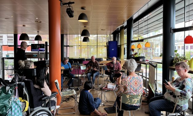 Open podium in theater Aan de Slinger: Een muzikale ontmoetingsplek voor Houten en omgeving